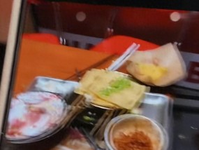 女子吃自助被扣押金后续！店里撒泼吐口水，商家却要自行承担损失