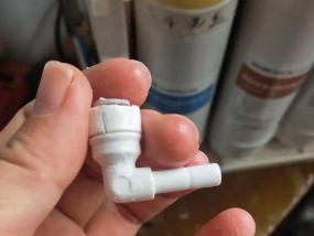 如何应对以科好净水器漏水问题（解决家庭净水器漏水问题的有效方法）