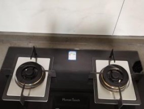 如何正确清洗HTT抽油烟机（轻松学习清洗抽油烟机的技巧）