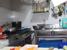 如何清洗搅拌站油烟机台面（简单易行的清洁方法）