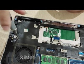 电脑键盘桌架拆卸方法是什么？拆卸后如何重新安装？