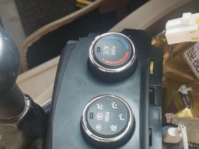 空调不转了怎么修理？（解决空调不转问题的简易方法与技巧）