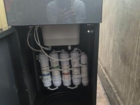 饮水机有味处理方法（解决饮水机异味的有效措施与技巧）