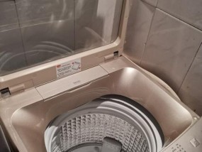 如何正确放水，使用海尔洗衣机（掌握关键步骤）