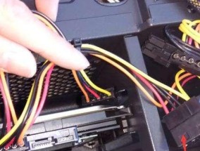 电脑主机接线教程（详解电脑主机内部接线）
