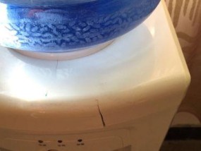 饮水机裂开的维修与安全管理（如何修复饮水机裂开的问题以及预防措施）