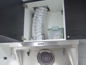 燃气灶排烟管的拆卸方法（简单易行的操作步骤）