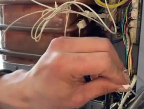 林内热水器电磁阀故障现象及解决方法（探究林内热水器电磁阀故障的原因和解决办法）