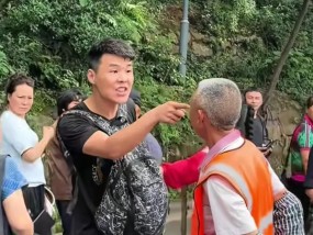 你再打猴我打你！保洁大爷驱赶猴子被一南京游客辱骂，公园回应