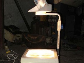 胶片投影仪如何操作？使用时需要注意什么？