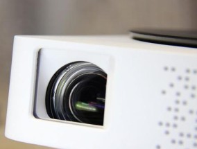 投影仪开机就响问题的解决方法（解决投影仪开机自动响声的实用技巧）