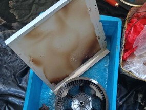 如何正确清洗油烟机（掌握清洗技巧，让油烟机保持高效运行）