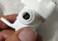 解决净水器冷水阀漏水问题的方法（修复漏水问题的简单步骤和技巧）