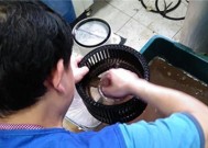 如何正确拆卸油烟机的过滤网（一步步教你拆解清洗油烟机的过滤网）