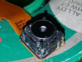 手机摄像头贴膜怎么在家轻松卸除？需要什么工具？