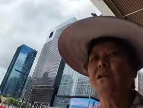女子外卖代送被大妈抢单，手臂被掐伤！是个惯犯，年纪大管不了