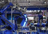 政府高层机器人种类有哪些？它们的主要功能是什么？