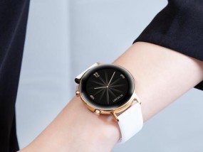 华为智能手表的黄色表带有何特别之处？