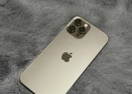 相机镜头出现白斑的原因是什么？如何处理？