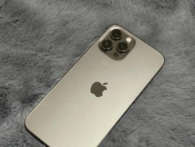 相机镜头出现白斑的原因是什么？如何处理？