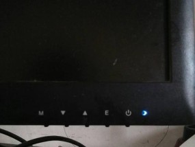 解决电脑显示器无信号黑屏问题（有效方法帮助您解决电脑显示器无信号黑屏问题）