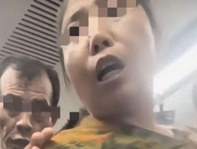 女生拒让座被大妈殴打后续:家属拒道歉，嚣张嘴脸曝光，警方介入