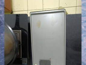 热水器E4故障解决方案（自己维修热水器E4故障的关键步骤）