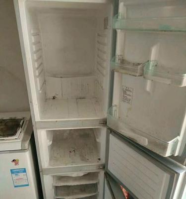 冰箱底部漏水的原因及解决方法（探究冰箱底部漏水的原因）  第1张