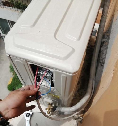 燃气灶断火问题维修指南（解决燃气灶燃烧时断火的实用技巧）  第3张