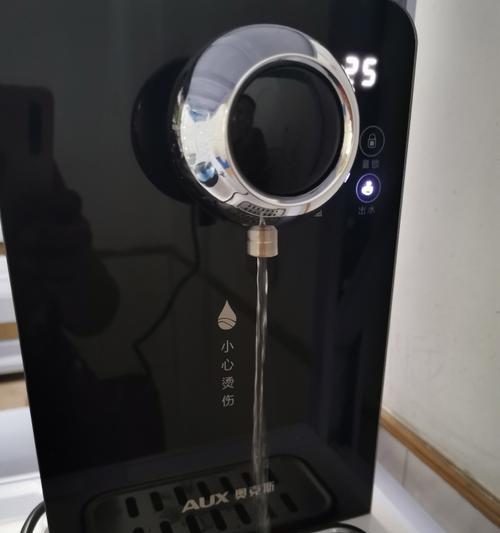 解决饮水机热水罐异味的方法（揭秘热水罐异味成因及有效处理方法）  第2张