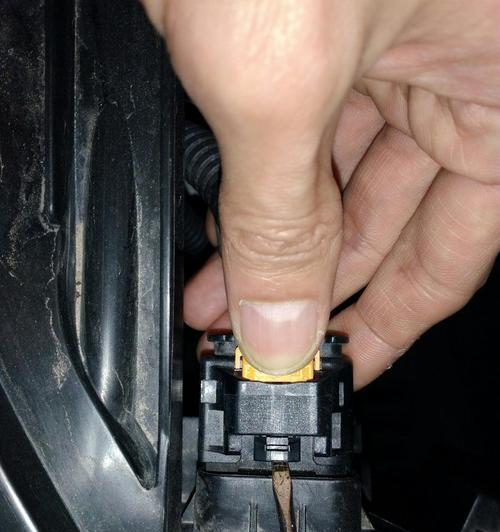 手机充电器插头折叠怎么拆？拆卸后如何保养？  第2张
