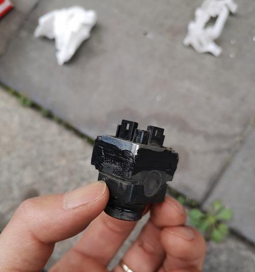 摄像头进水起雾去手机店怎么修？费用是多少？  第2张