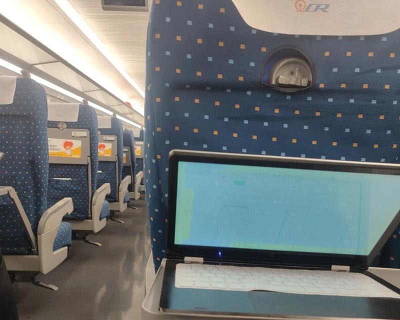 笔记本电脑在飞机上放置的正确方法是什么？  第2张