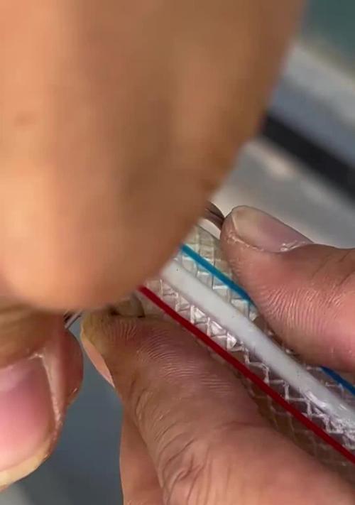 铁丝怎么开手机内存卡？这种方法安全吗？  第2张
