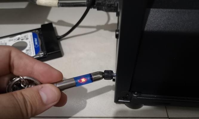 给电脑机箱打孔需要注意什么？打孔后如何确保安全？  第1张