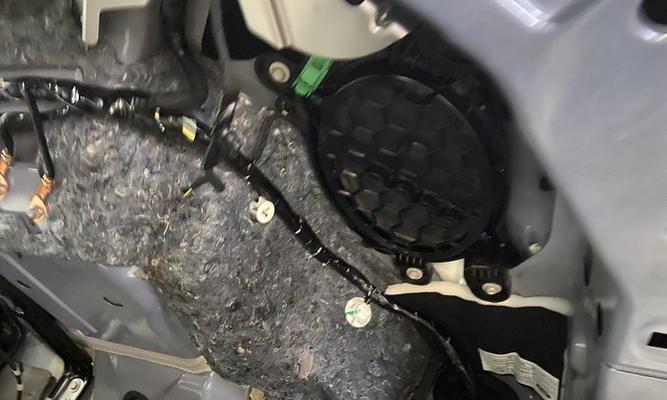 福特锐际低音炮拆卸方法是什么？需要哪些工具？  第2张