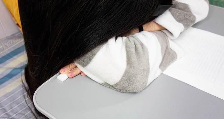 床桌电脑桌面摆放有技巧吗？如何更合理地布置？  第1张