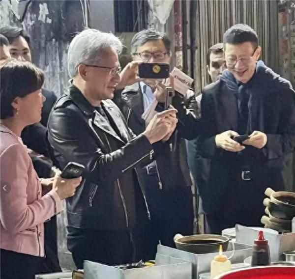 被黄仁勋点赞！最便宜的华为旗舰新机来了：人人买得起  第1张