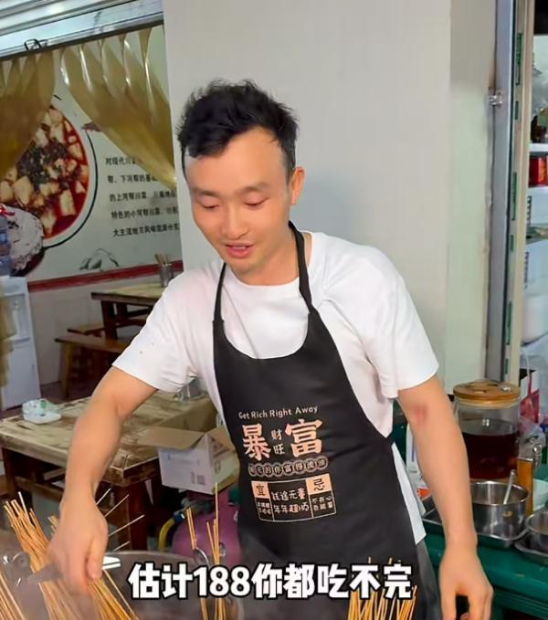 一个鸡爪10根签，美女吃四川串串花了418元，饭店曝光引网友狂喷  第6张