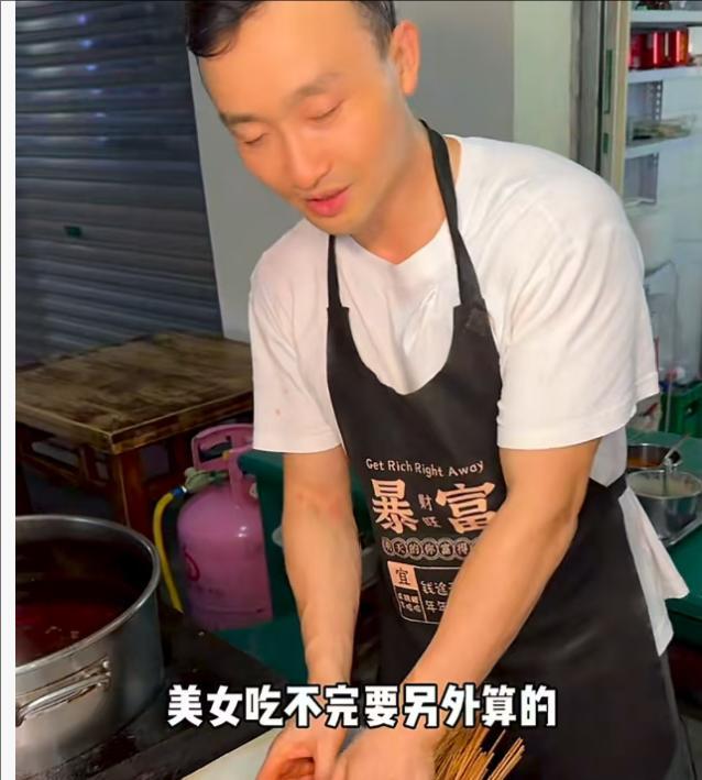 一个鸡爪10根签，美女吃四川串串花了418元，饭店曝光引网友狂喷  第11张