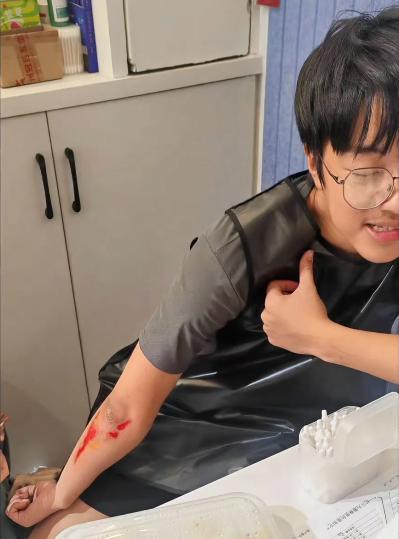 宠物店火灾监控曝光，店长冒死救生感动全网：没人比我更知道位置  第11张