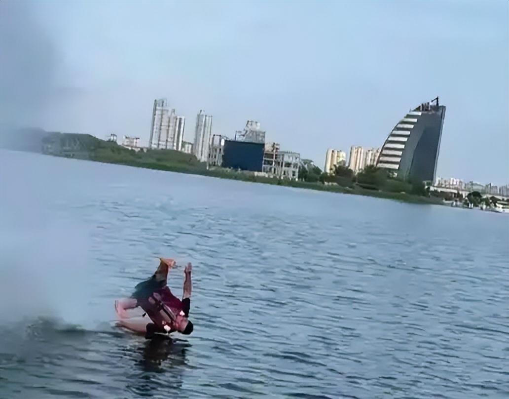 两艇相撞两人身亡后续！死状太惨烈，知情人曝猛料，乘客并不无辜  第5张