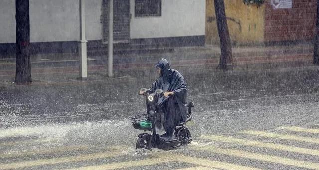 警惕！今晚到明天河北暴雨持续，局地大暴雨+雷电齐上阵  第6张