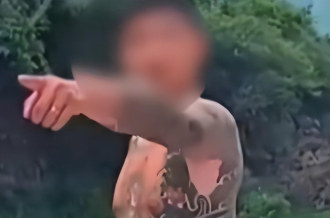 无牌奥迪加塞女子后续：警方介入，纹身男身份曝光，果然不简单  第5张
