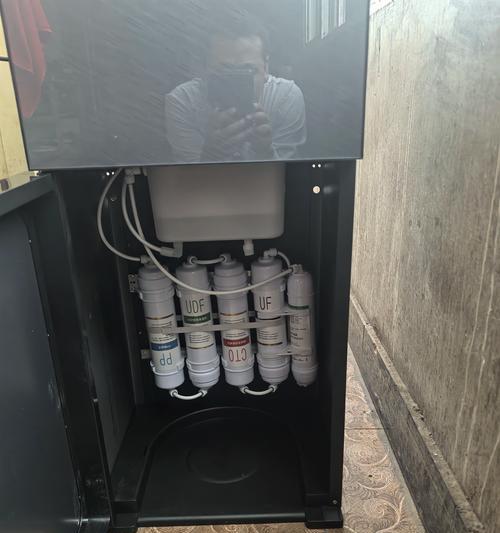 饮水机有味处理方法（解决饮水机异味的有效措施与技巧）  第1张
