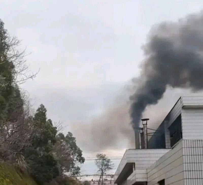 油烟机烟筒黑烟问题解决方法（清洁和维护是关键）  第3张
