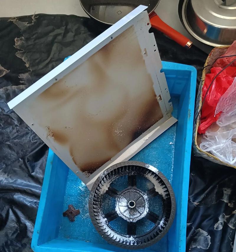 如何正确清洗油烟机（掌握清洗技巧，让油烟机保持高效运行）  第1张