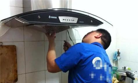 如何拆开老式抽油烟机进行清洗（详细步骤和注意事项，须知拆解）  第3张
