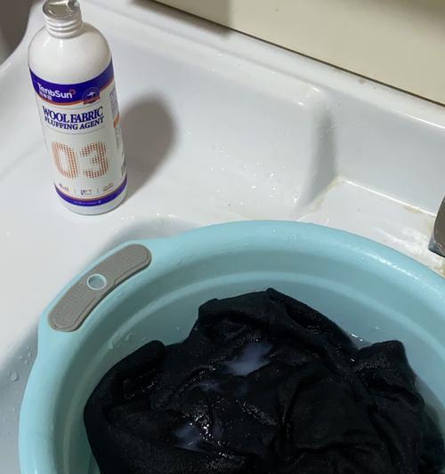 羊毛毛衣缩水了怎么办（教你救回缩水的羊毛毛衣）  第1张