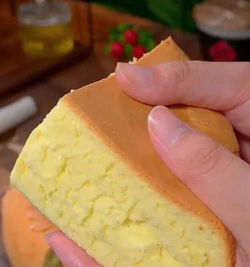 电饭煲蛋糕塌陷的原因及解决方法（探究电饭煲蛋糕塌陷现象）  第1张